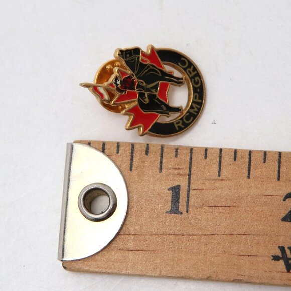 Vintage RCMP Enamelled Metal Pin Canadian Police Gold Red Black White Canada - Picture 5 of 6